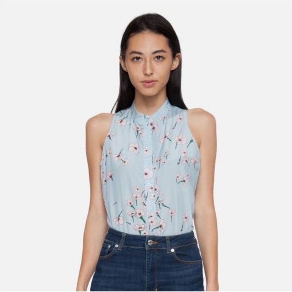 Tucker The Sleeveless Henley Top Tahitian Breeze in Silk Cotton Baby Blue Floral